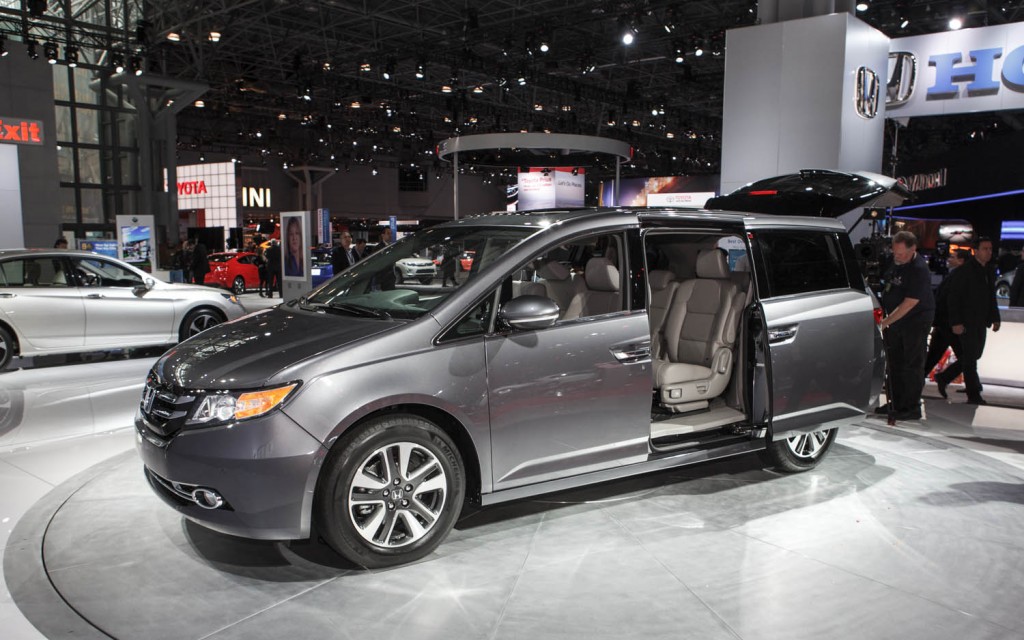 2014-Honda-Odyssey-front-left