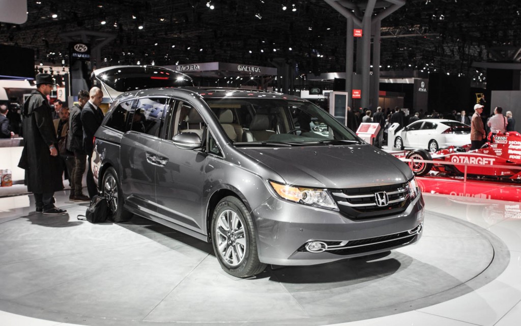 2014-Honda-Odyssey-front-right