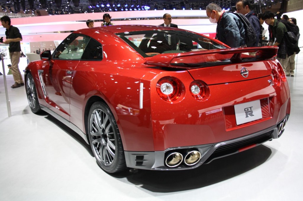 2015-Nissan-GT-R-4
