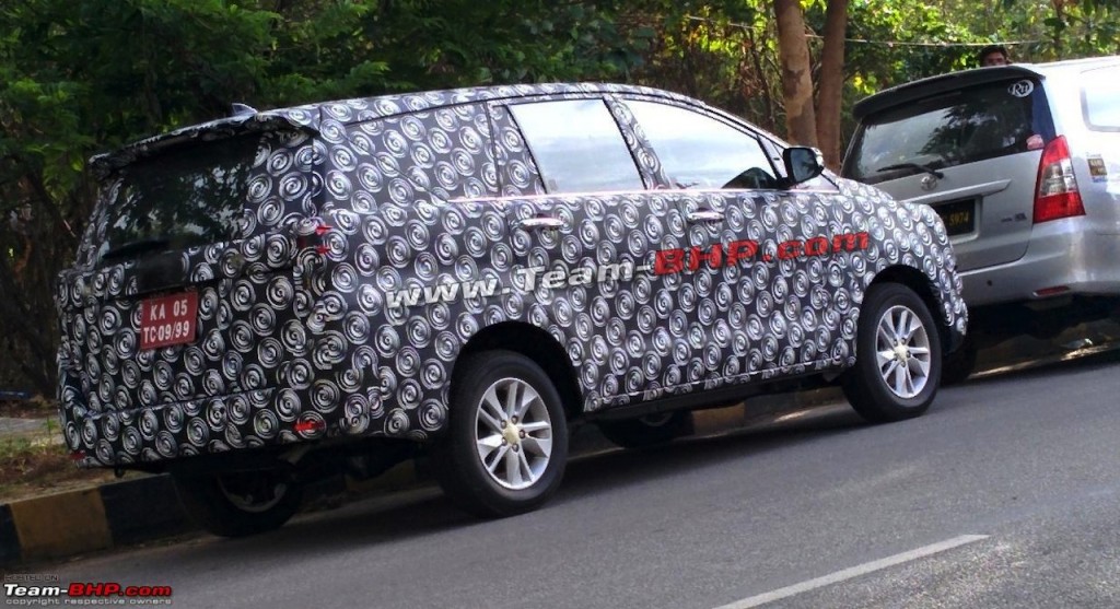 2016-Toyota-Innova-spyshot2