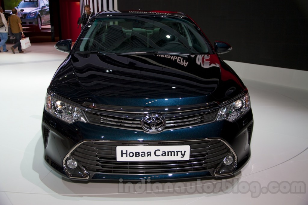 2015-Toyota-Camry-front