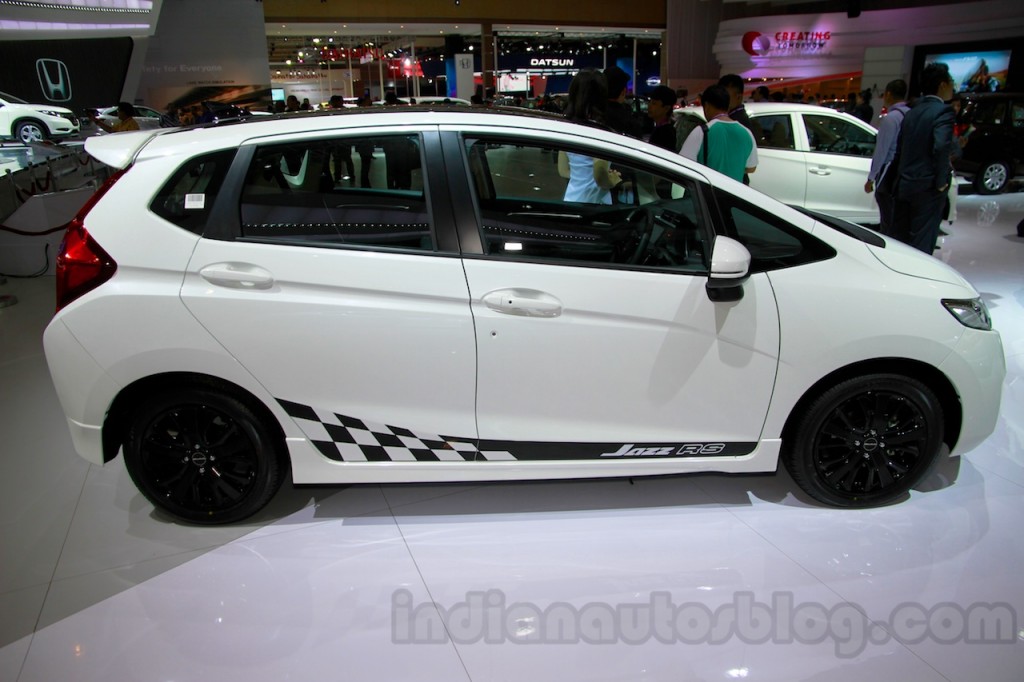Honda-Jazz-RS-Black-Top-at-the-