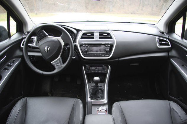 suzuki-sx4-s-cross2015-inside