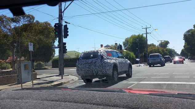 Mitsubishi-Pajero-2016
