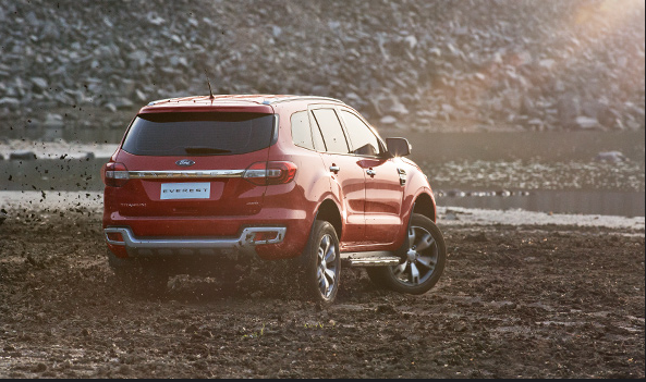 ford-everest-2015-rear