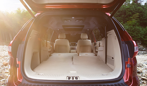 ford-everest-2015-rear2