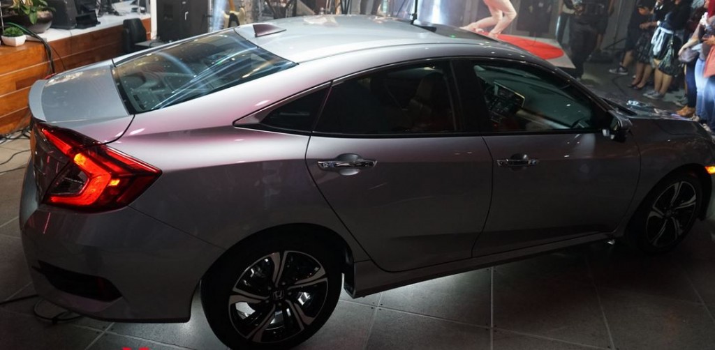 All-New-Civic-2016-9