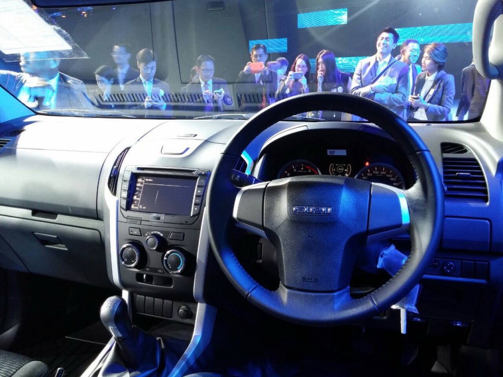D-max-Blue-powerรูปภายใน1