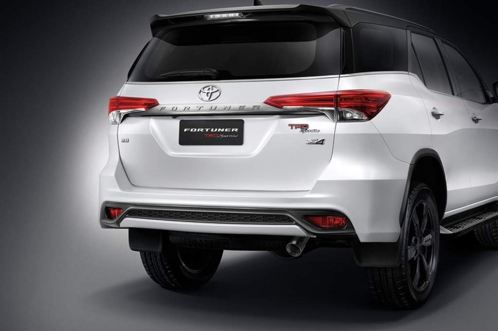Toyota-Fortuner-TRD-2016-14
