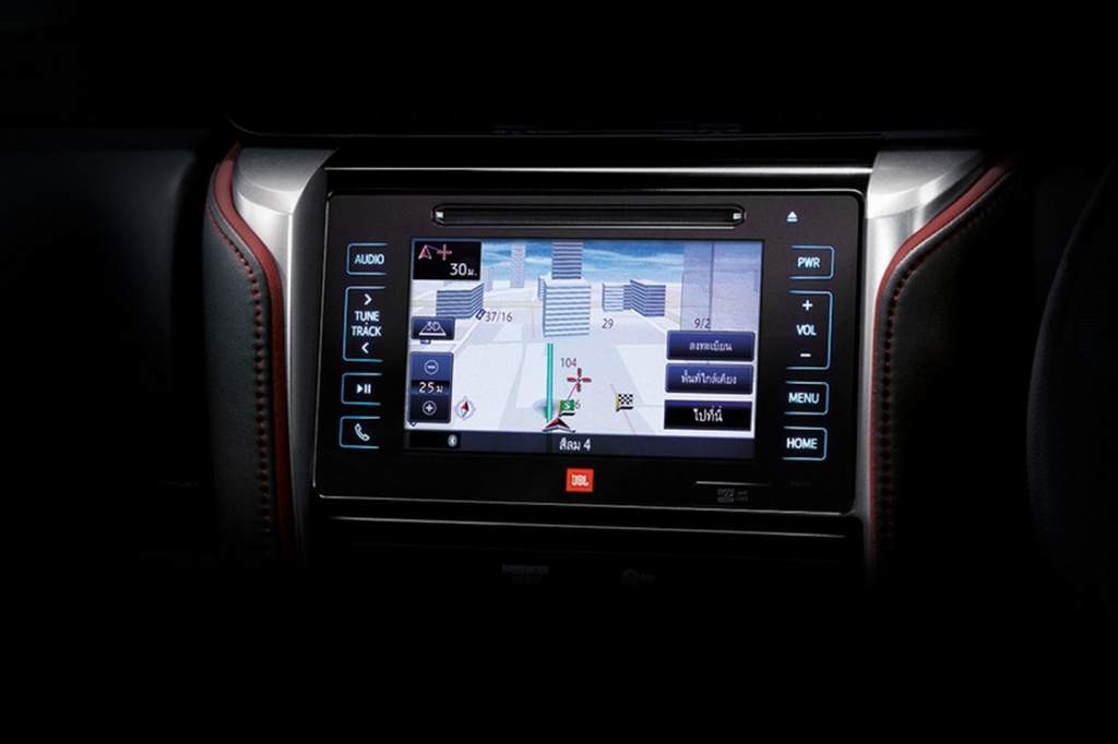 Toyota-Fortuner-TRD-2016-9