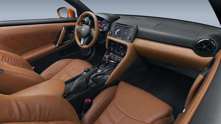 2017-nissan-GT-R-5