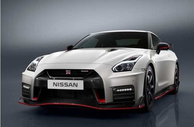 2017-nissan-GT-R-Nismo-1