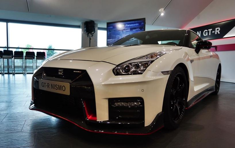 2017-nissan-GT-R-Nismo-7