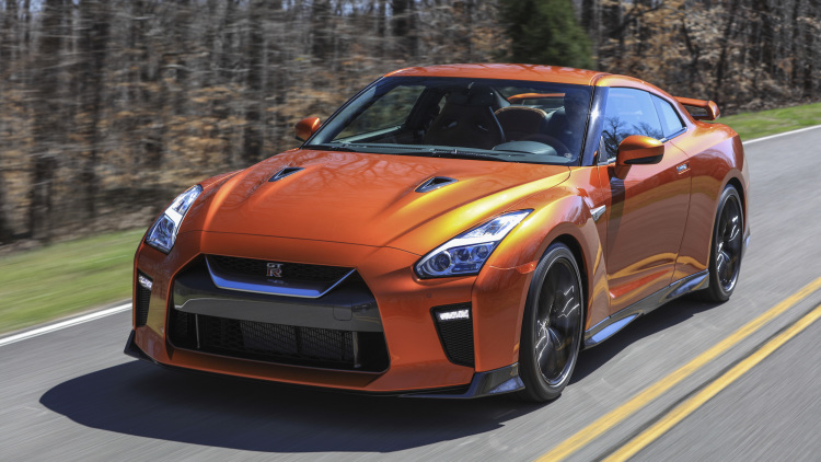 2017-nissan-GT-R