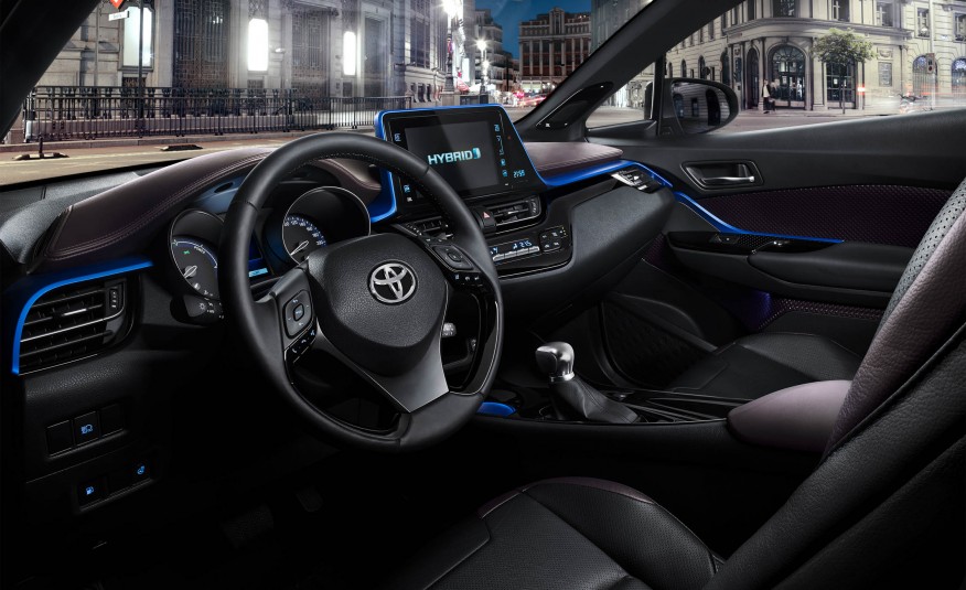 2017-toyota-c-hr-03