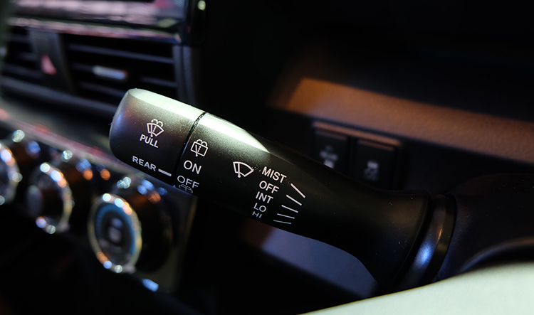 Toyota_sienta1.5G-10