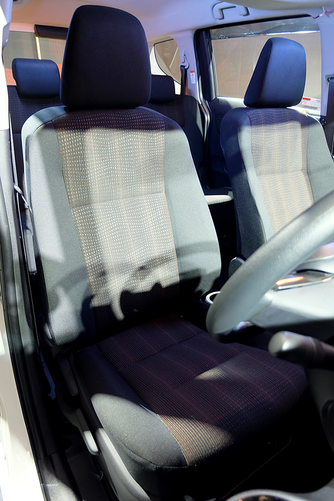 Toyota_sienta1.5G-13