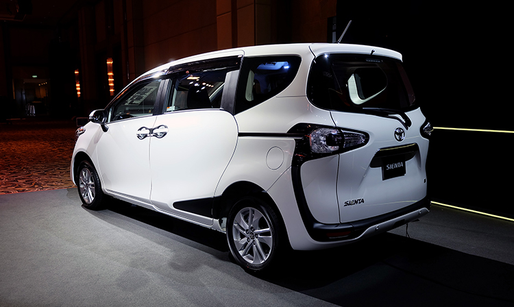 Toyota_sienta1.5G-2