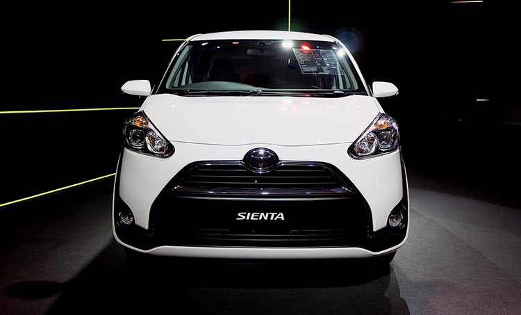 Toyota_sienta1.5G-3