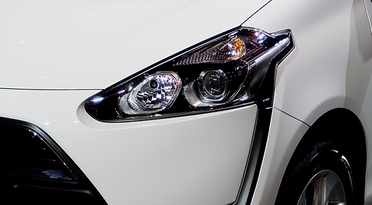 Toyota_sienta1.5G-4