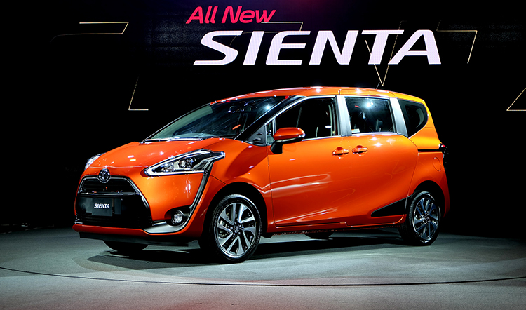 Toyota_sienta1.5V-1