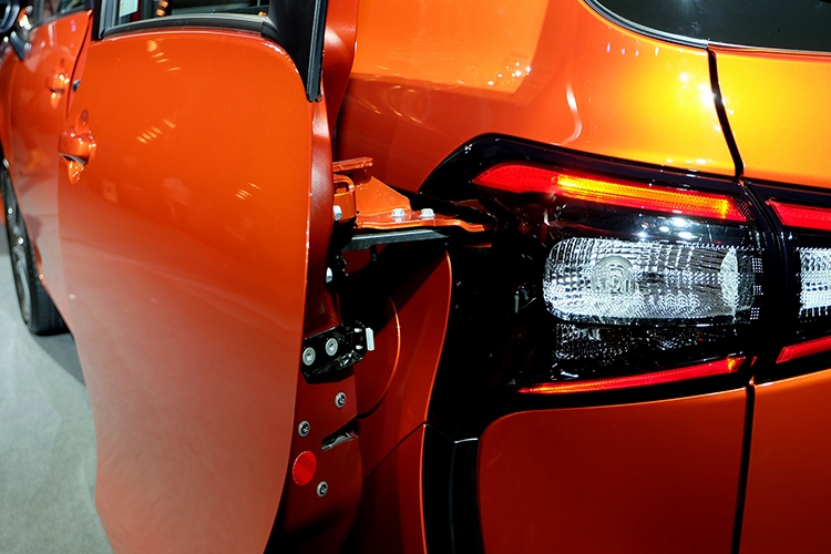 Toyota_sienta1.5V-6