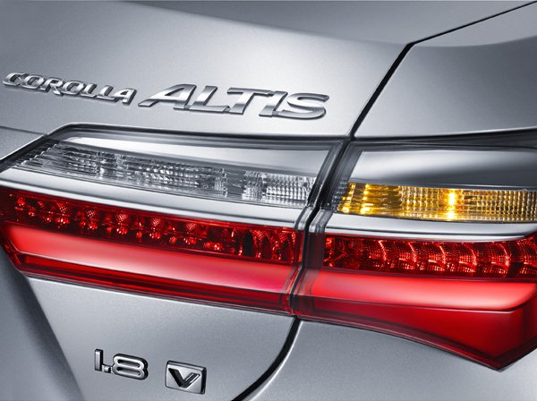 toyota-altis-acc-04