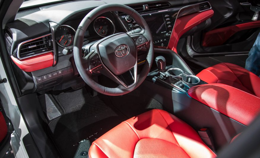 2018-Toyota-Camry-07